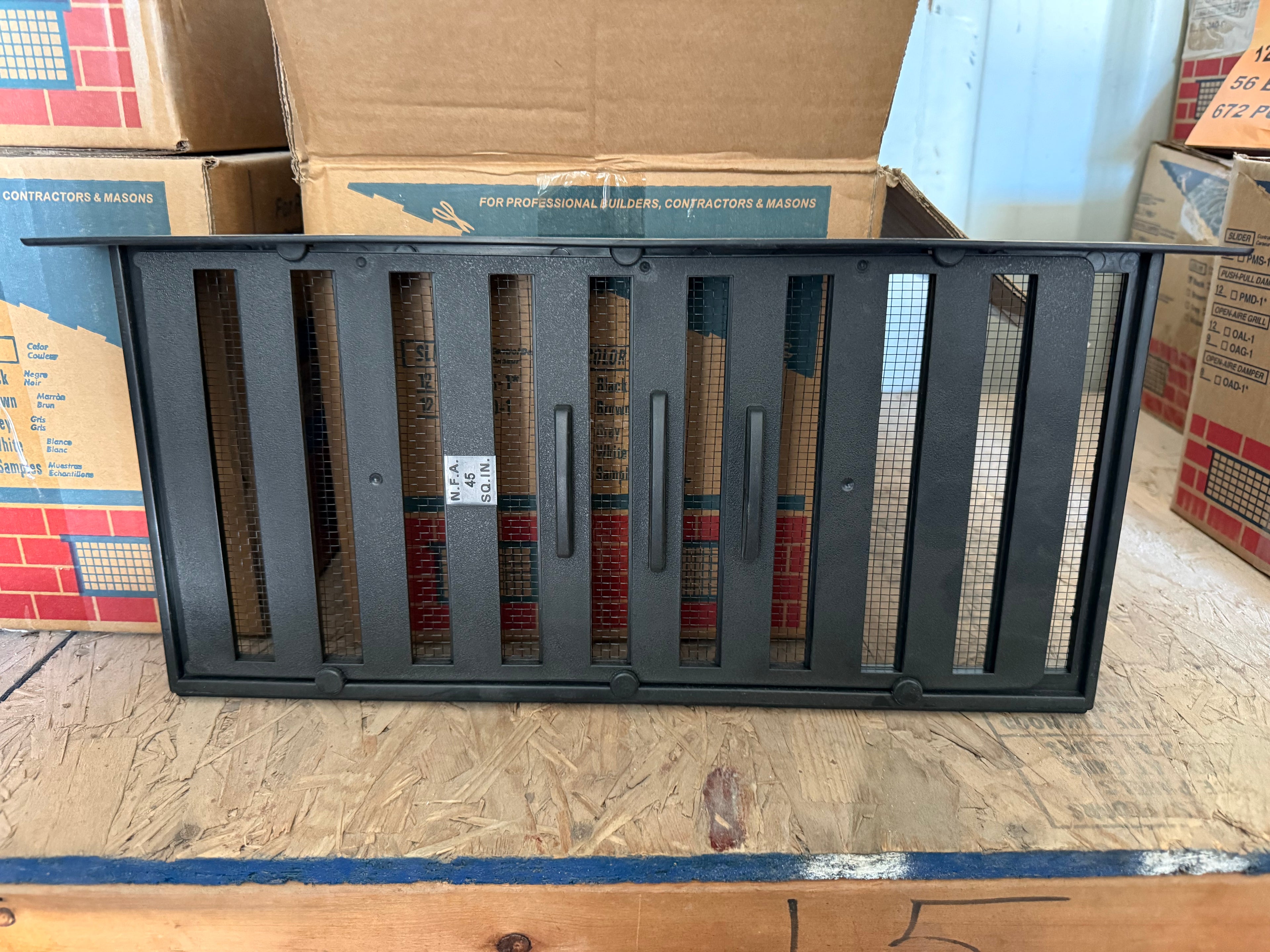 Foundation Vent/Slide Black Regular (12p/box)